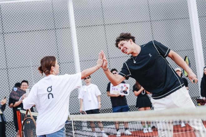 备受瞩目的 备受瞩目的