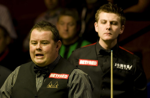 她以坚定的 她以坚定的